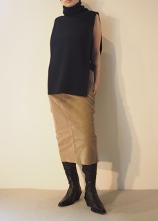 Knit vest【Y's】Skirt【bassike】Boots【ANN DEMEULEMEESTER】
